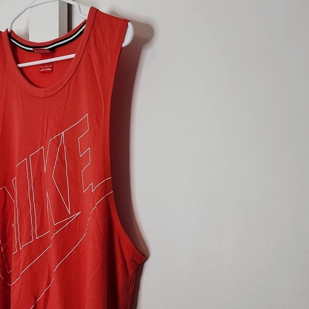 Nike muscle tank top size medium